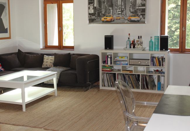 Espace confortable salle de séjour sans cloison et confortable