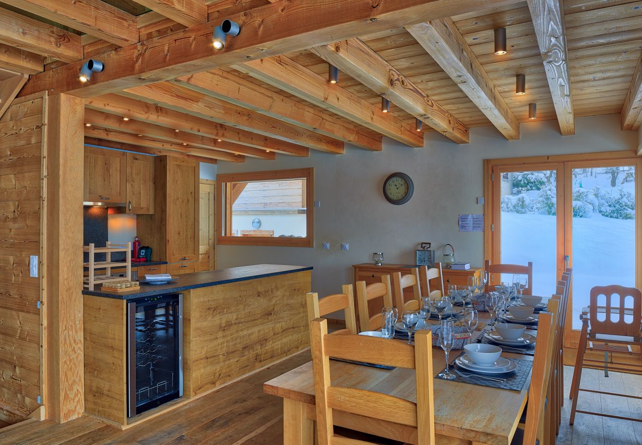 Salle à manger de style alpin et sans cloison