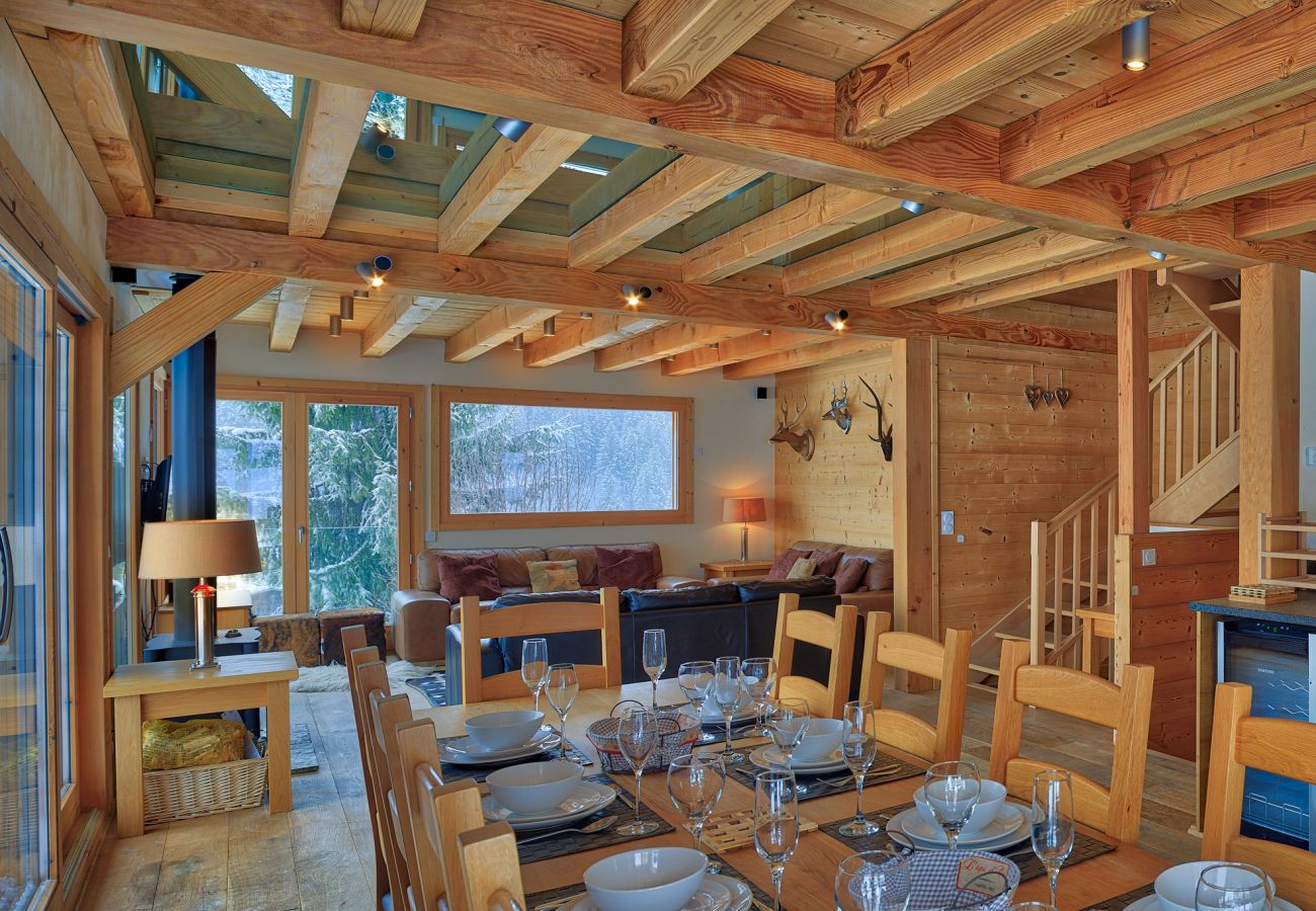 Salle à manger sans cloison et spacieuse