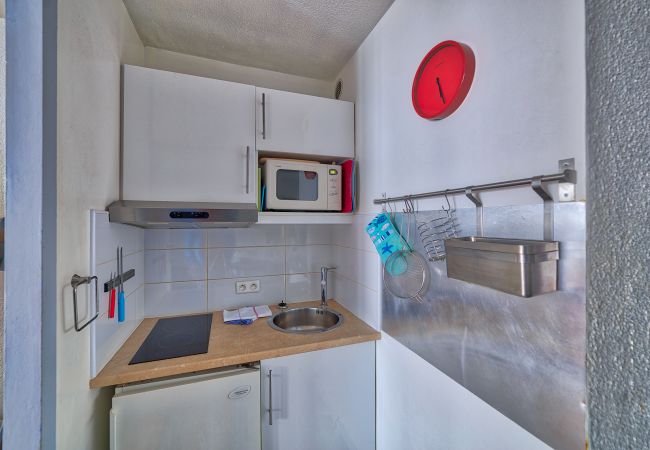 Chamonix studio kitchen Kitchenette