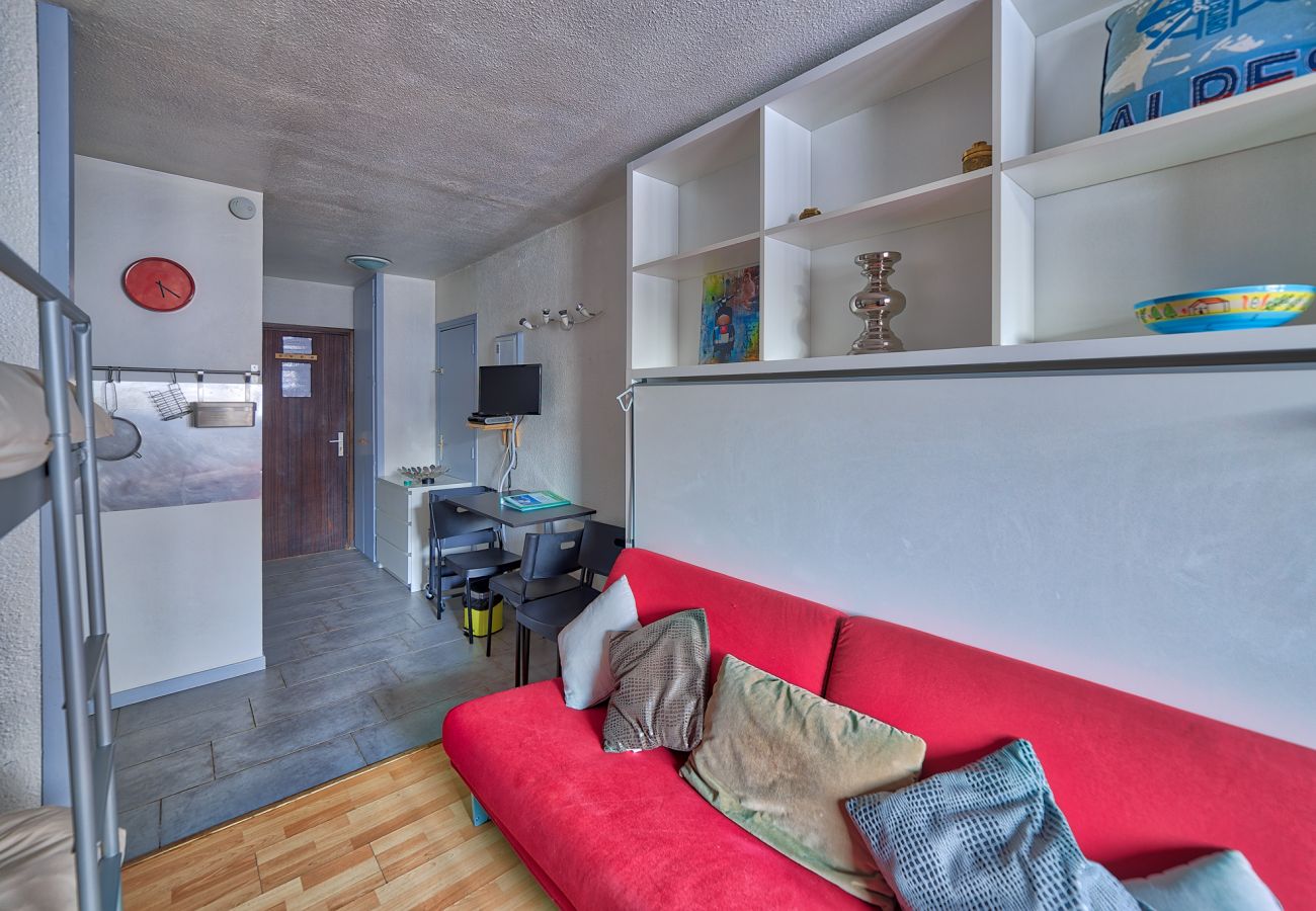 Studio Chamonix Open plan living area in studio
