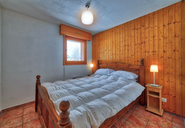 Large double bedroom Chamonix Spacious and large double bed