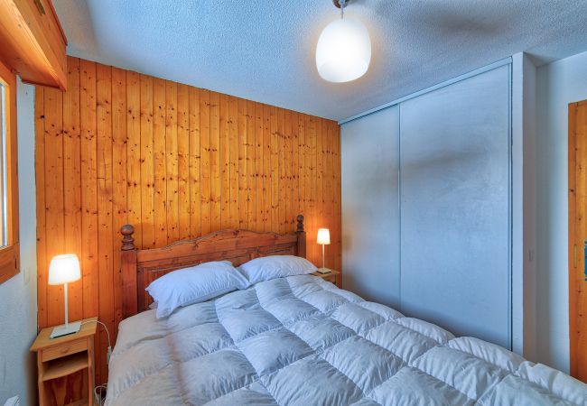Large double bedroom Chamonix Spacious and large double bed