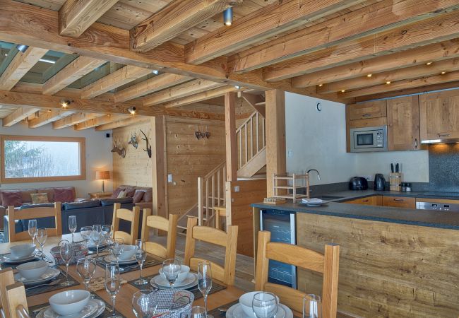 Dining area chalet Les Houches Spacious open plan dinning area