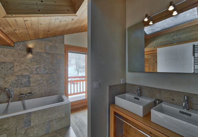 Chalet Les Houches bathroom Modern luxury bathroom