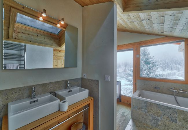 Luxury bathroom chalet Les Houches Beautiful modern bathroom