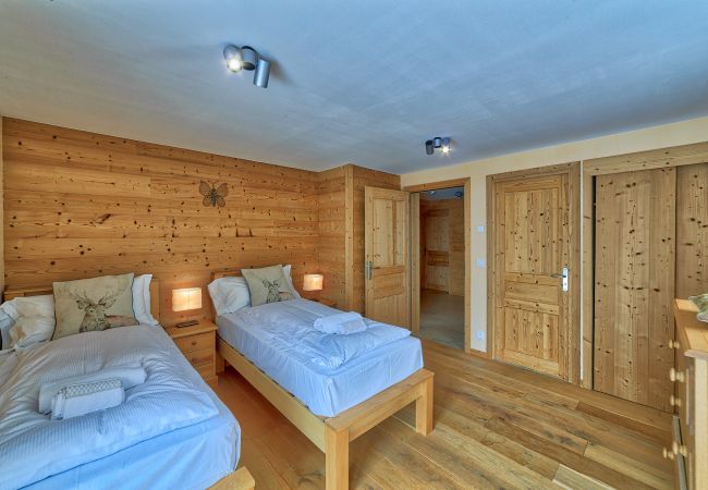 Spacious twin bedroom