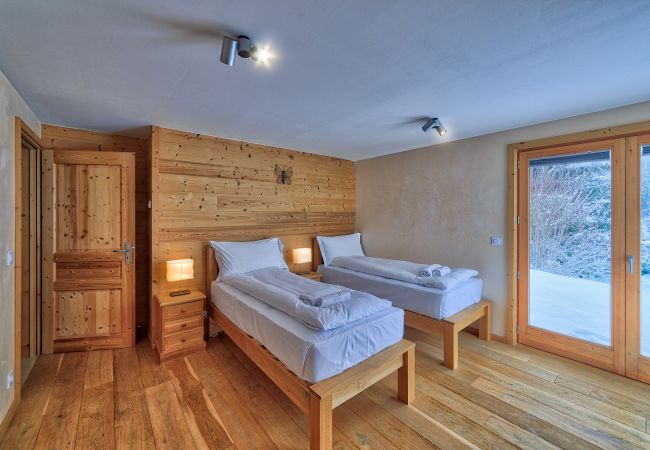 Chalet Les Houches twin room Spacious twin bedroom