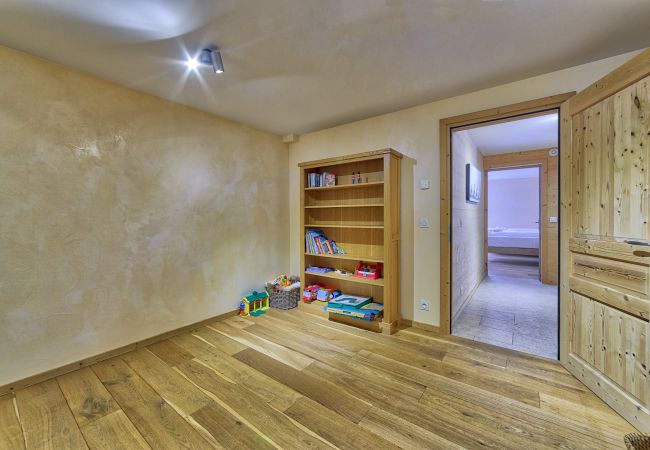 Large games room Chalet les Houches Spacious games room