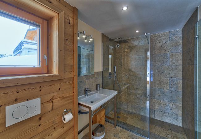 Luxury bathroom chalet Les Houches Beautiful modern bathroom