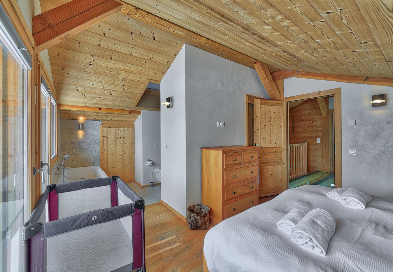 Luxury double bedroom Chalet les Houches Large spacious and comfortable double bedroom ensuite