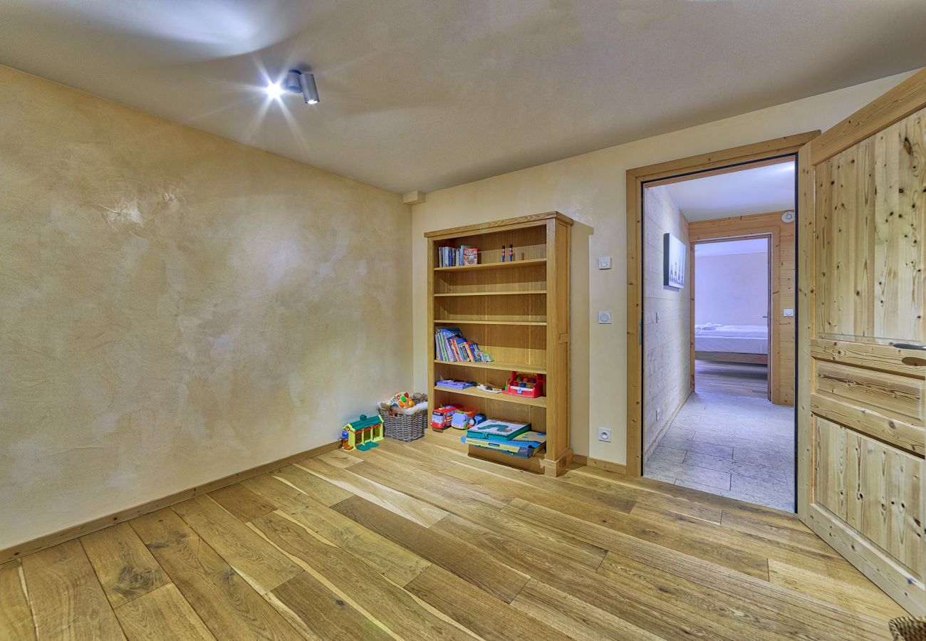 Large games room Chalet les Houches Spacious games room