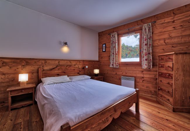 Double bedroom Chamonix apartment Comfortable double bedroom