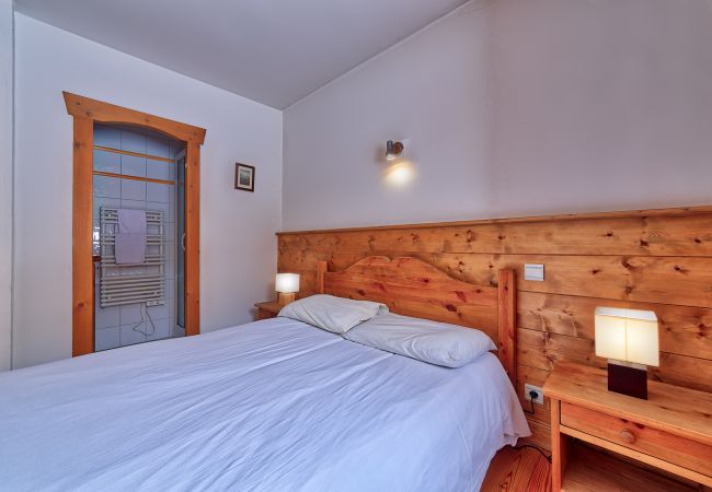 Double bedroom Chamonix apartment Comfortable double bedroom