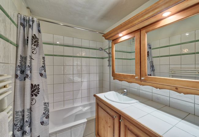 Chamonix apartment large bathroom Large bathroom