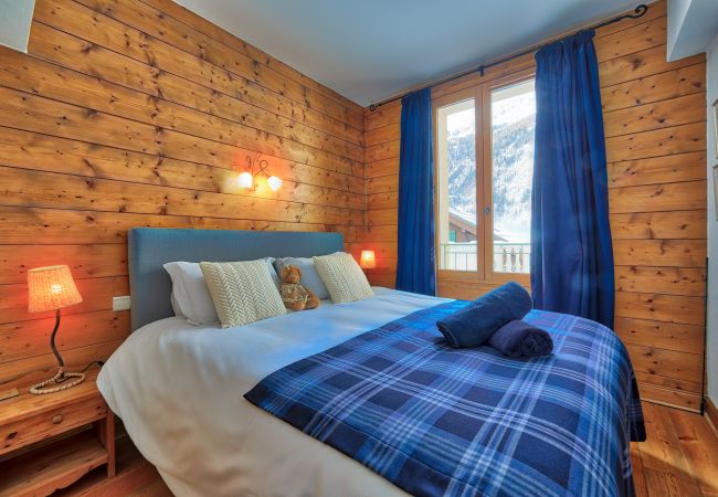Chamonix apartment double bedroom Spacious luxury double bedroom