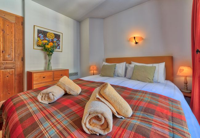 Chamonix apartment double bedroom Spacious luxury double bedroom