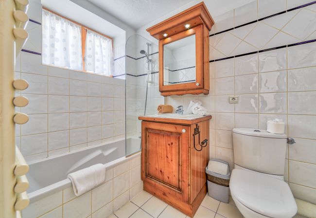 Chamonix apartment bathroom Large modern bathroom