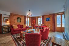Large and luxurious living area