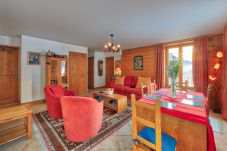 Large and luxurious living area