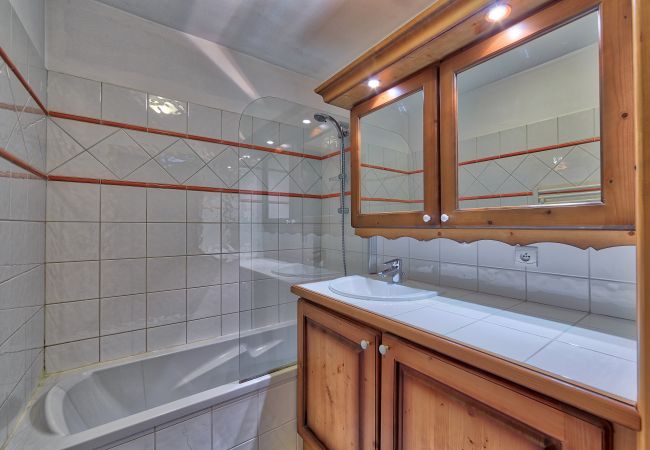 Apartment in Les Houches - Alpine Retreat: Residence Le Kandahar Apartment in Les Houches - Alpine Retreat: Residence Le Kandahar