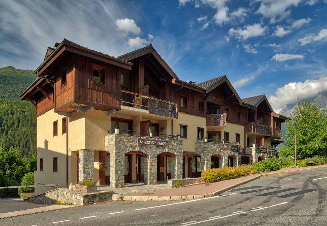 Les Houches apartment summer Exterior of apartment building les Houches
