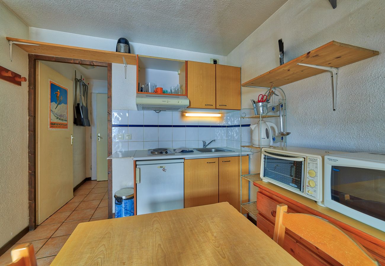 Chamonix studio kitchen and dining area Open plan kitchen and dining space