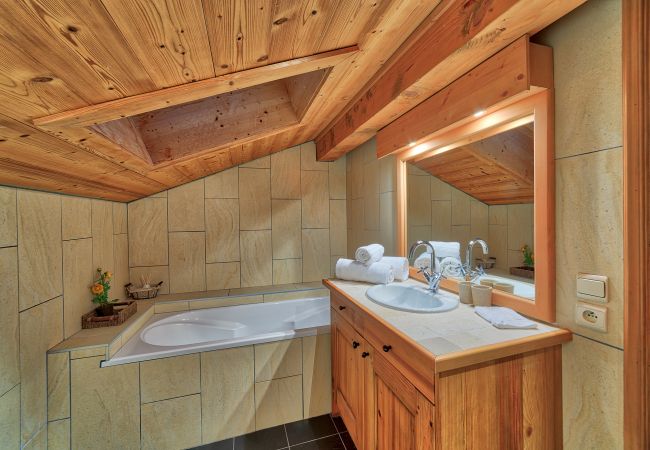 Chalet in Chamonix-Mont-Blanc - Chalet Coralie Chalet in Chamonix-Mont-Blanc - Chalet Coralie