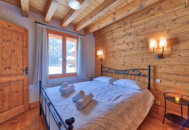 Argentière chalet double bedroom Spacious and cozy double bedroom