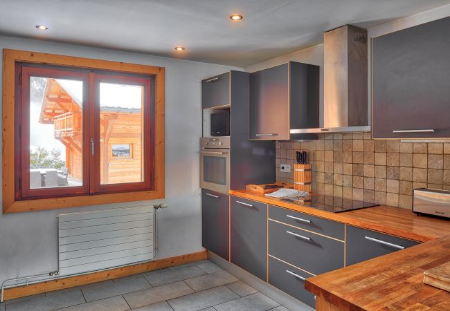 Les Houches chalet kitchen Spacious open plan kitchen