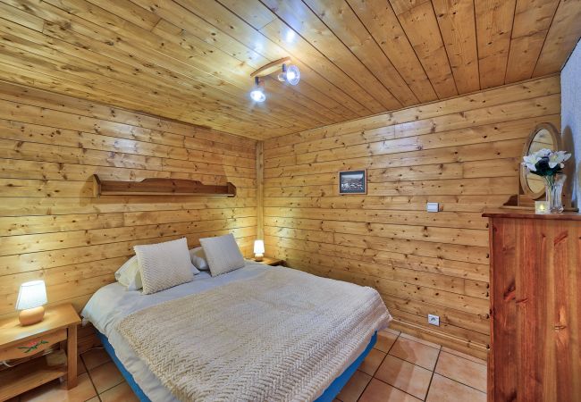 Double bedroom les Houches apartment Spacious double bedroom