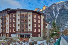 Exterior and views from Chamonix sud