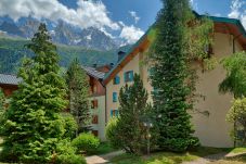 Apartment in Chamonix-Mont-Blanc - Petit Jardin: Residence Via des Traz B