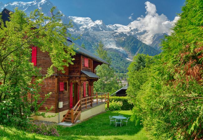 Beautiful chalet in central Chamonix Large luxury chalet offering beautiful views