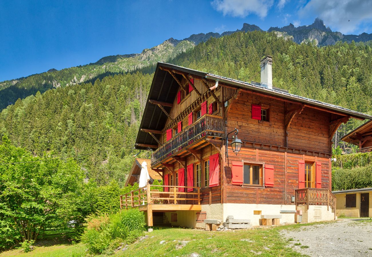 Beautiful chalet in central Chamonix Large luxury chalet offering beautiful views