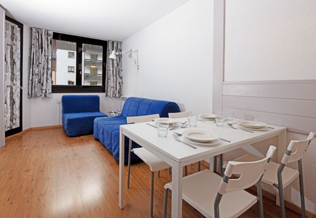 Apartment in Chamonix-Mont-Blanc - Slalom: Residence Chamois Blanc Apartment in Chamonix-Mont-Blanc - Slalom: Residence Chamois Blanc